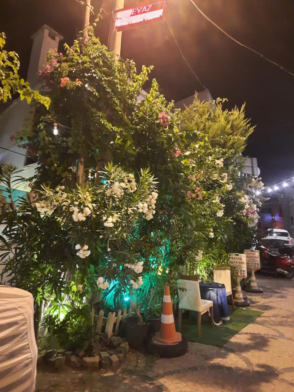 Beyaz Apart Pansiyon Cesme Bagian luar foto